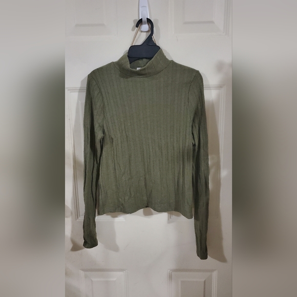 Sweater- turtle neck - Picture 2 of 5